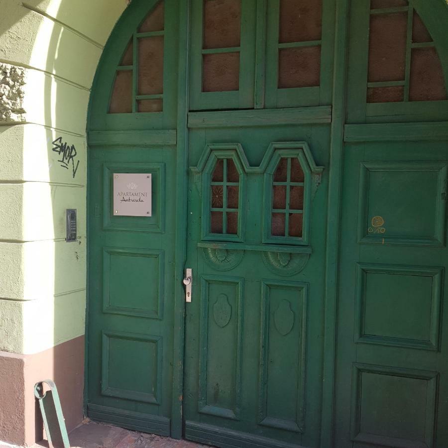 Appartement Apartament Antresola Drzewna à Zielona Góra Extérieur photo